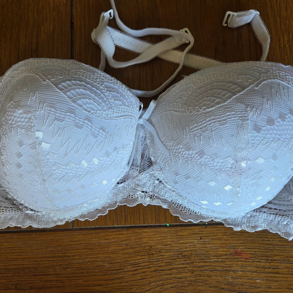 Lacy White Strap-less Push-up Bra